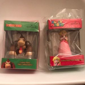 Hallmark Donkey Kong & Princess Peach Ornament